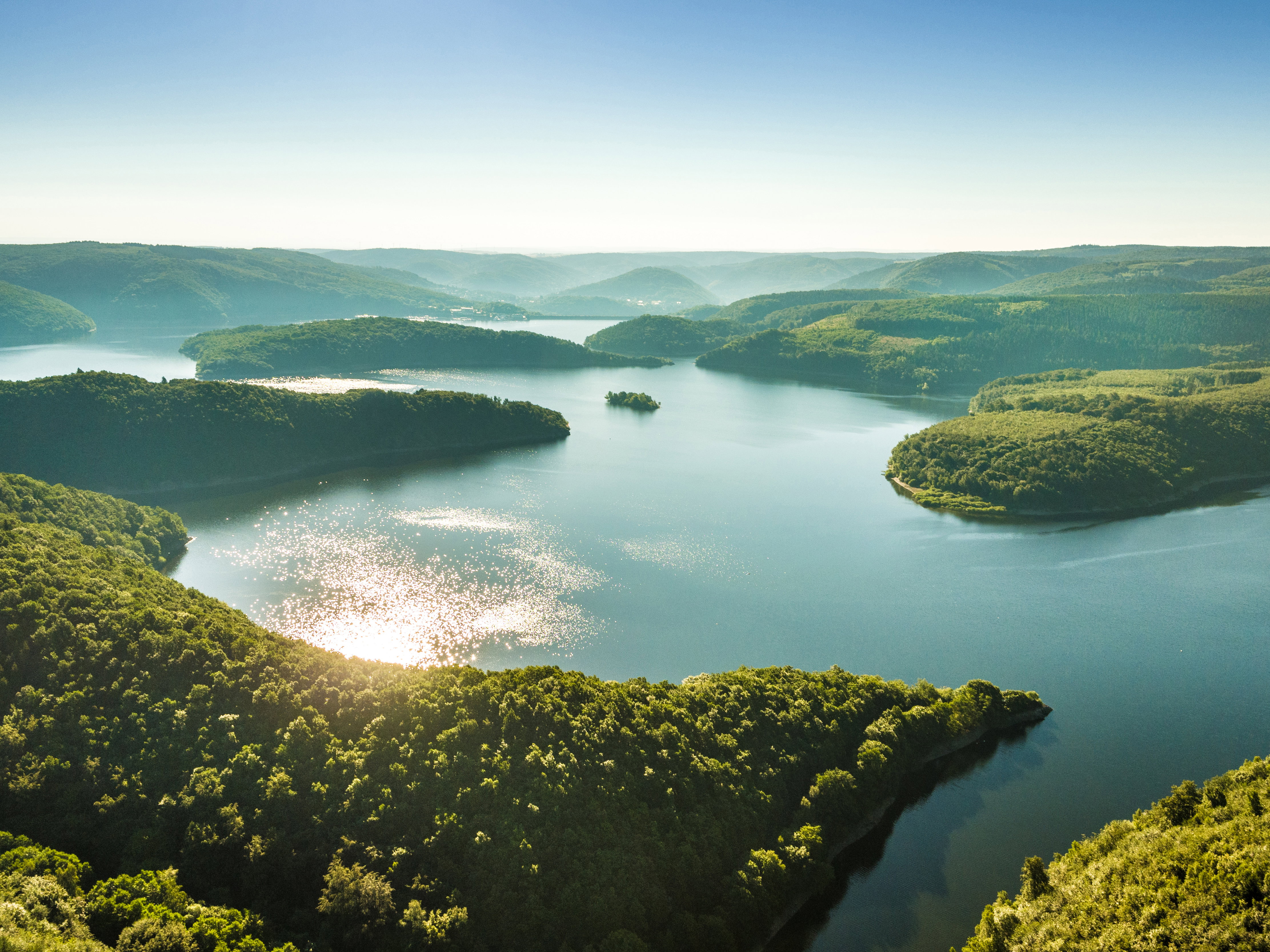 Jezioro Rursee w Parku Narodowym Eifel