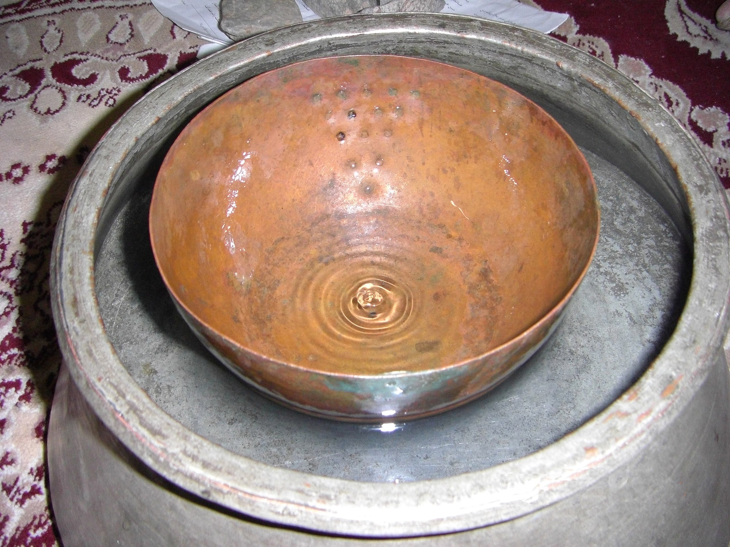 Zegar wodny – niezwykłe urządzenie, którym kiedyś mierzono czas. Gdzie można go dzisiaj zobaczyć? (fot. 	Maahmaah . persian tools, Wikimedia Commons, CC-BY-SA-3.0)