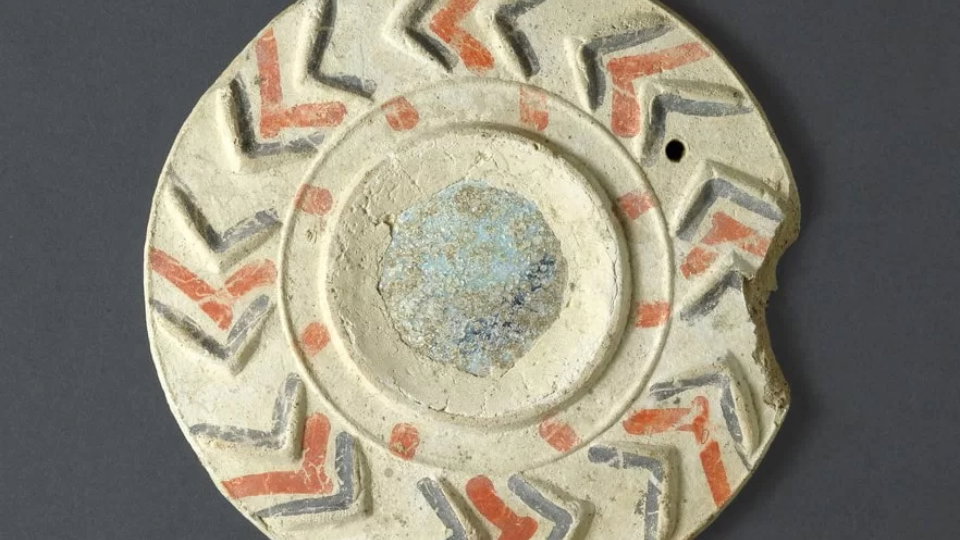 Nastolatka odkryła „magiczne lustro” sprzed 1500 lat