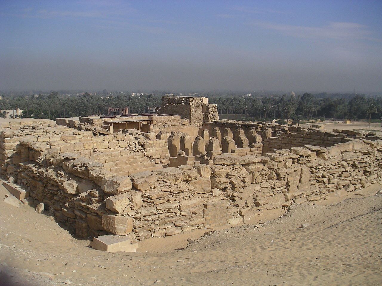 Co to jest mastaba? Tajemnice monumentalnych grobowców