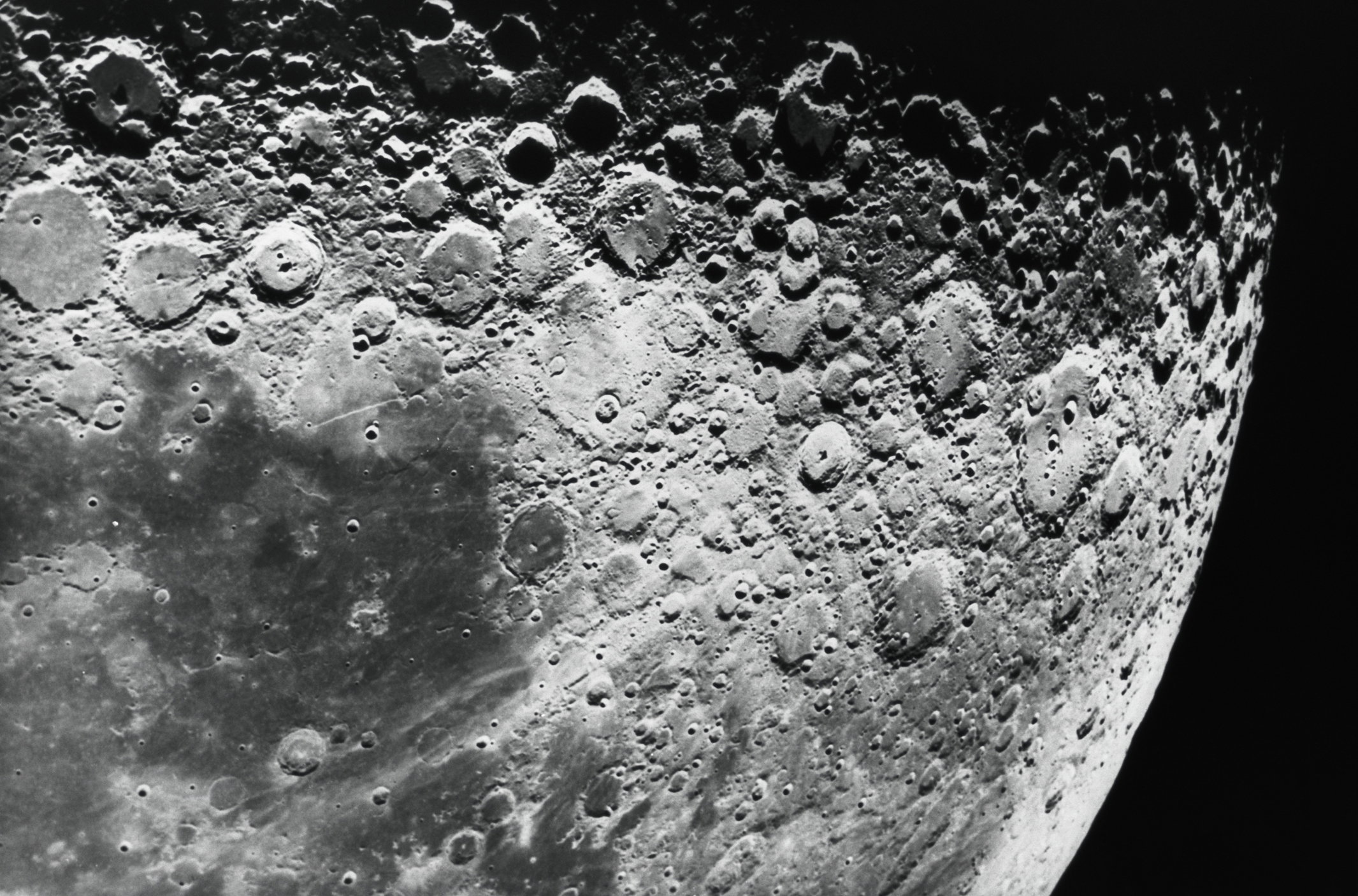 Na Księżycu pojawił się nowy krater. Wiadomo, jak powstał