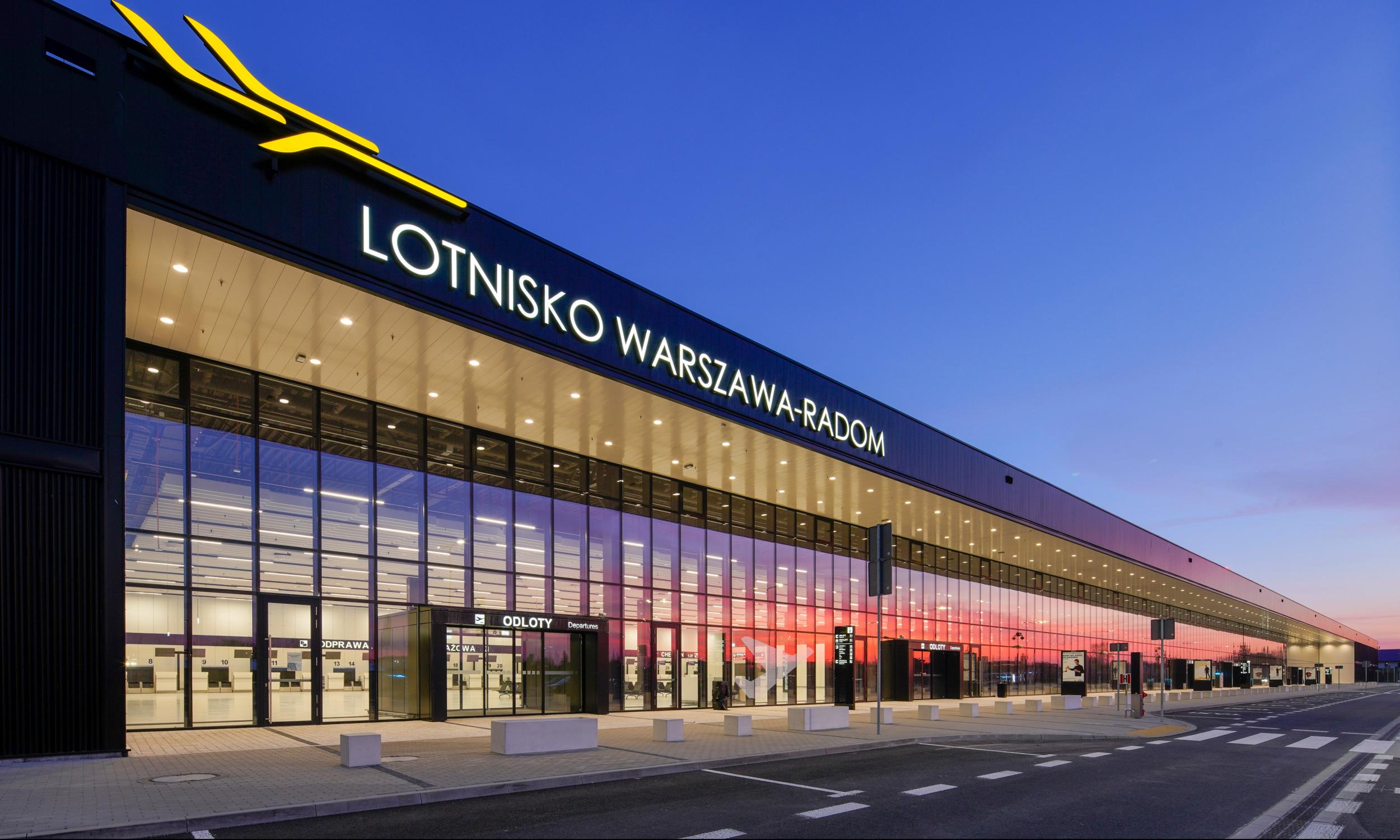 Lotnisko w Radomiu zaskoczyło. Dwie nowe trasy przyciągną turystów z całego krajuLotnisko w Radomiu zaskoczyło. Dwie nowe trasy przyciągną turystów z całego kraju