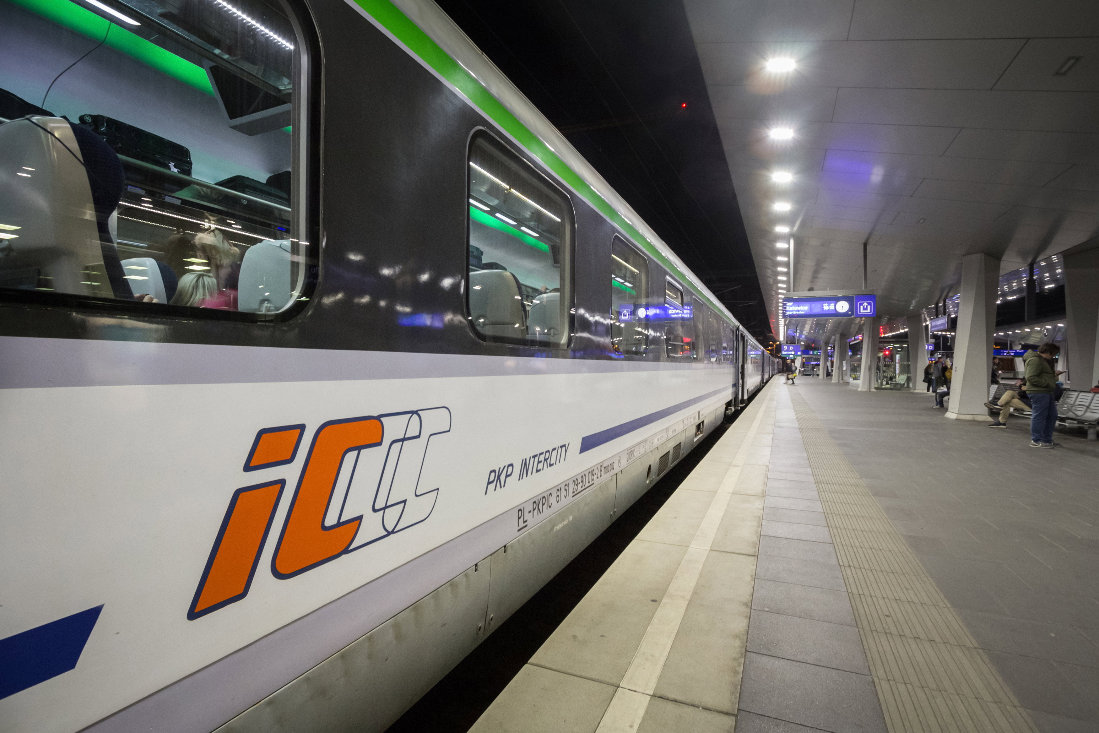 Zmiana czasu a pociągi. PKP ostrzega pasażerów