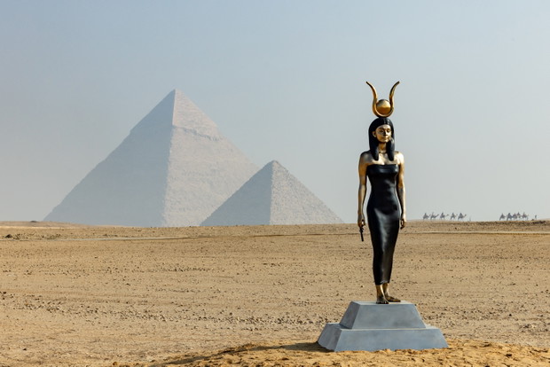 Kolejna piramida stanęła na Płaskowyżu Giza w Egipcie. To jedna z wielu niezwykłych instalacji na pustyni GALERIA