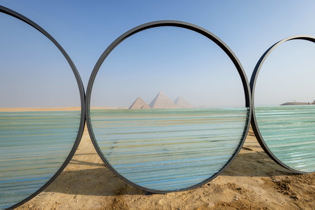 Kolejna piramida stanęła na Płaskowyżu Giza w Egipcie. To jedna z wielu niezwykłych instalacji na pustyni GALERIA