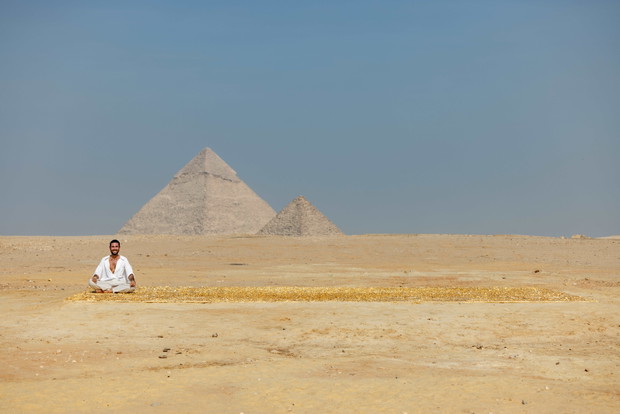 Kolejna piramida stanęła na Płaskowyżu Giza w Egipcie. To jedna z wielu niezwykłych instalacji na pustyni GALERIA