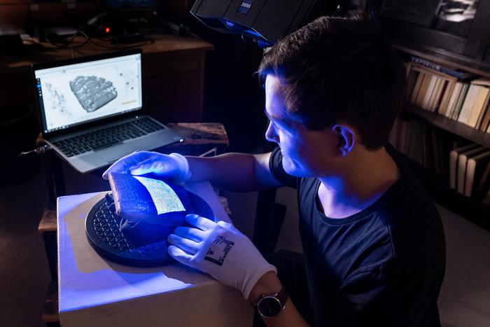 Skanowanie 3D i sztuczna inteligencja. Pismo klinowe odszyfrowywane dzięki technologiom cyfrowym