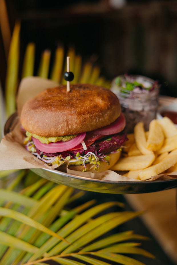 Festiwalowy burger z burakiem
