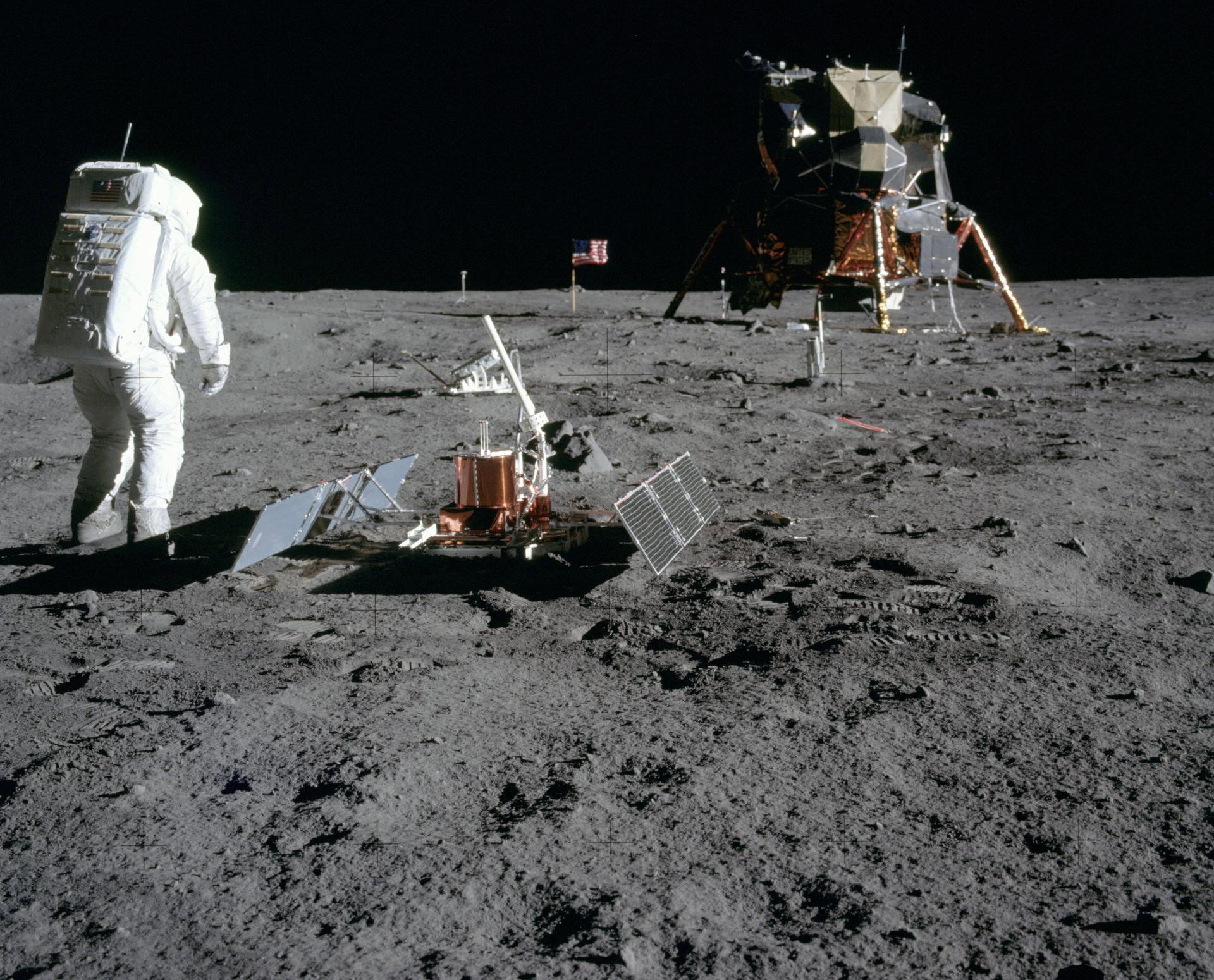 Nowa era dla Księżyca. Przyczyną – człowiek. Na powierzchni zostawił piłki golfowe, fotografie i… odchody (fot. NASA)