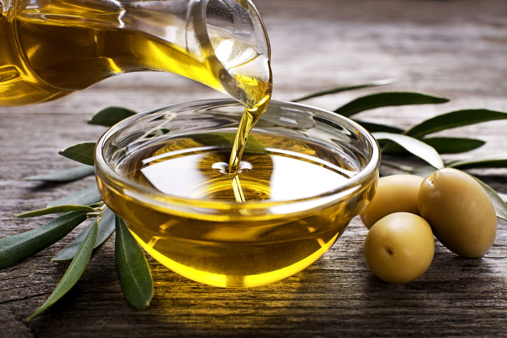 Oliwa z oliwek jest wyjątkowo zdrowa. Nie da się jej zastąpić żadnym innym produktem czy suplementem (fot. Shutterstock)