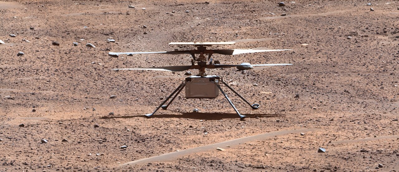 NASA oficjalnie zakończyła misję helikopterka Ingenuity. Pojazd wykonał 72 loty nad Marsem (fot. NASA/JPL-Caltech/ASU/MSSS)