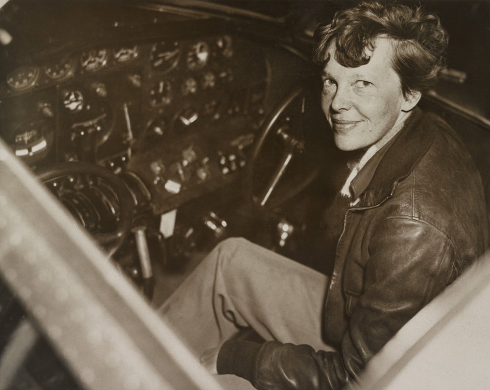 Znaleziono wrak samolotu Amelii Earhart? Najsłynniejsza pilotka świata mogła zginąć przez błąd nawigatora (fot. Shutterstock)