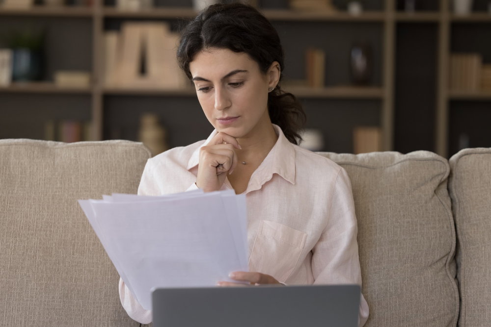 Chcesz się czegoś nauczyć? Czytaj z kartki. Czytanie z ekranu jest mniej efektywne (fot. Shutterstock)