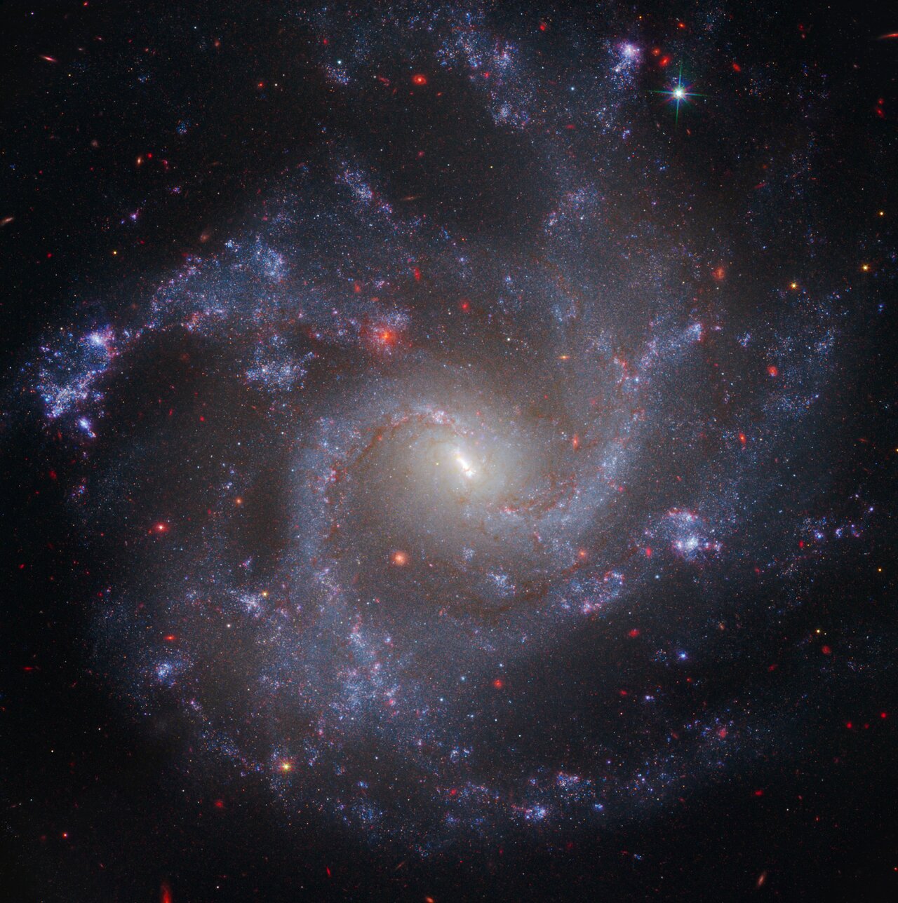 Teleskopy Hubble’a i Webba zmierzyły tempo rozszerzania się Wszechświata. Wynik jest taki sam, ale to oznacza problem