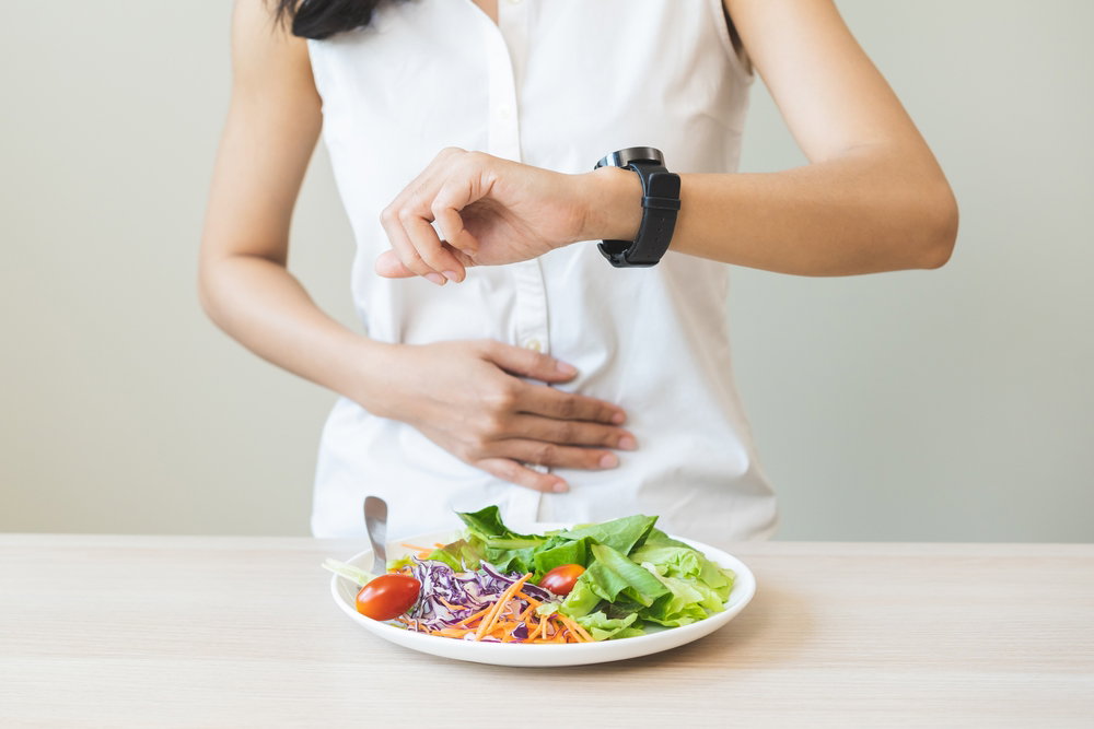 Post przerywany to popularna metoda odchudzania. Z badań wynika jednak, że szkodzi sercu (fot. Shutterstock)
