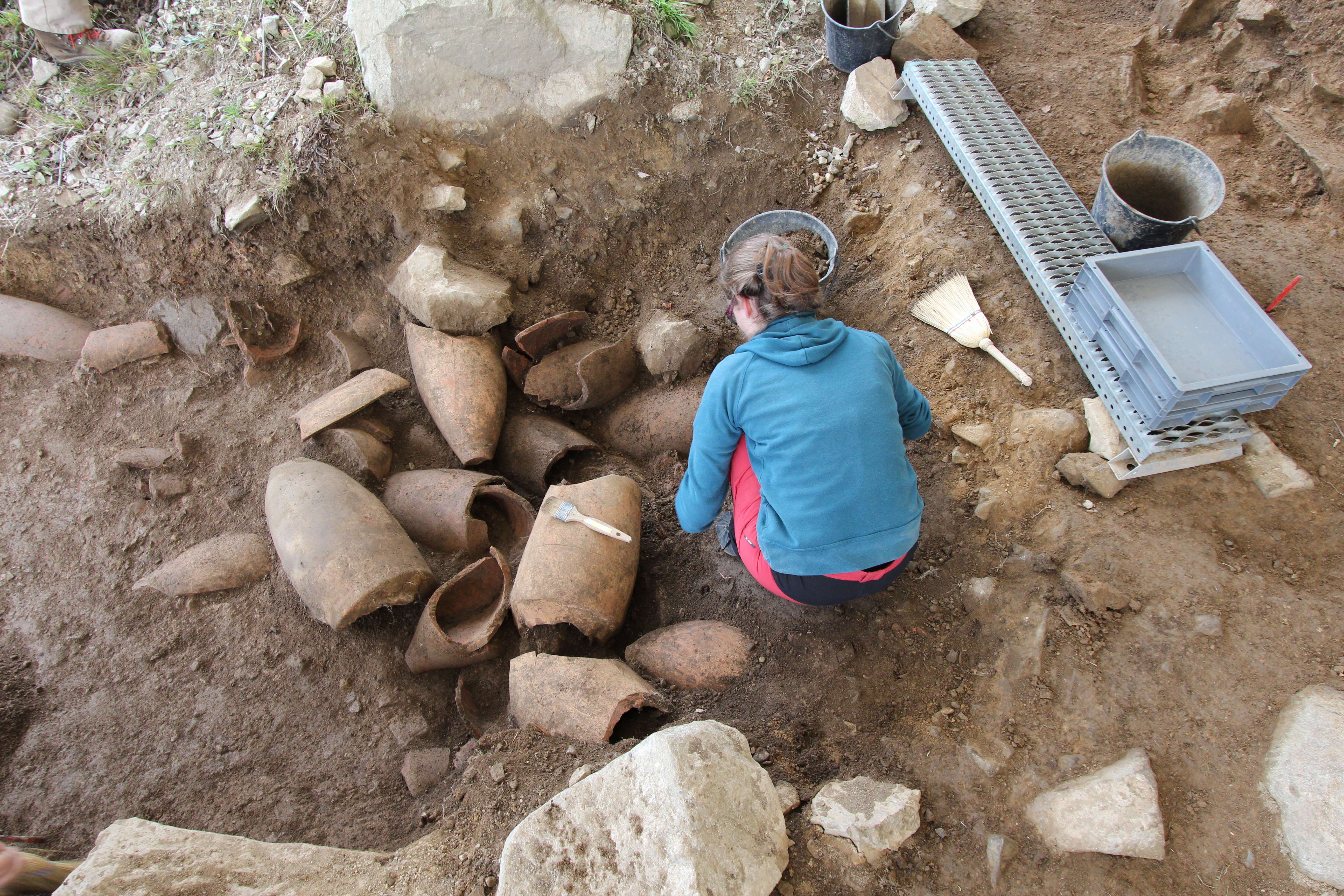 Fałszywe monety, setki amfor – bogate znaleziska polskich archeologów w celtyckim mieście