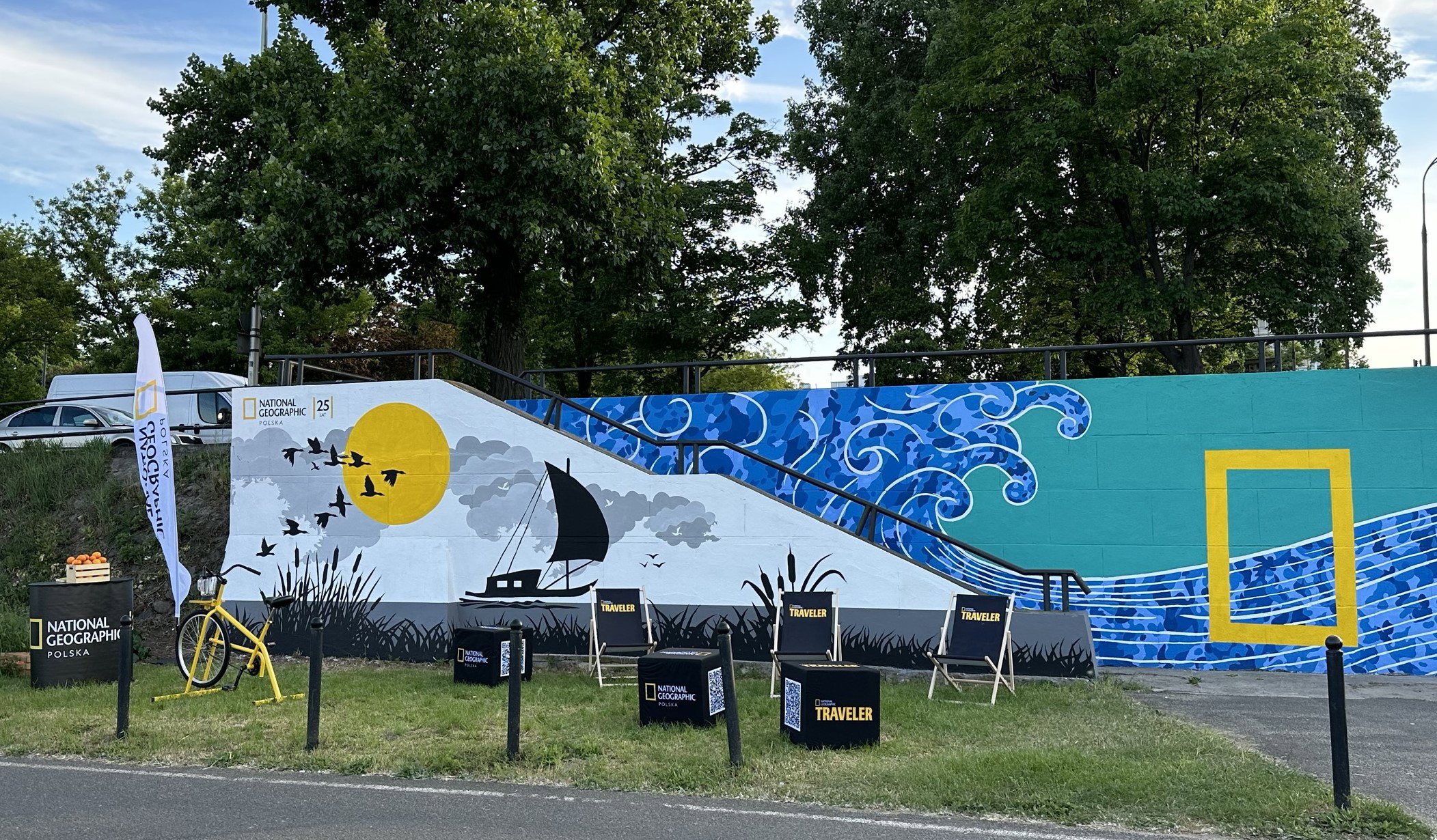 Nad Wisłą pojawił się mural, który oczyszcza powietrze. Upamiętnia ćwierćwiecze istnienia naszego magazynu