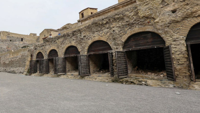 Plaża zniszczona podczas erupcji Wezuwiusza ponownie otwarta