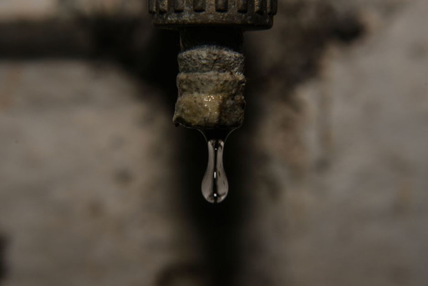 Aż 2 miliardy ludzi na świecie nie mają dostępu do czystej wody pitnej. Przybywa obszarów zagrożonych suszą (fot. Wassilios Aswestopoulos/NurPhoto via Getty Images)