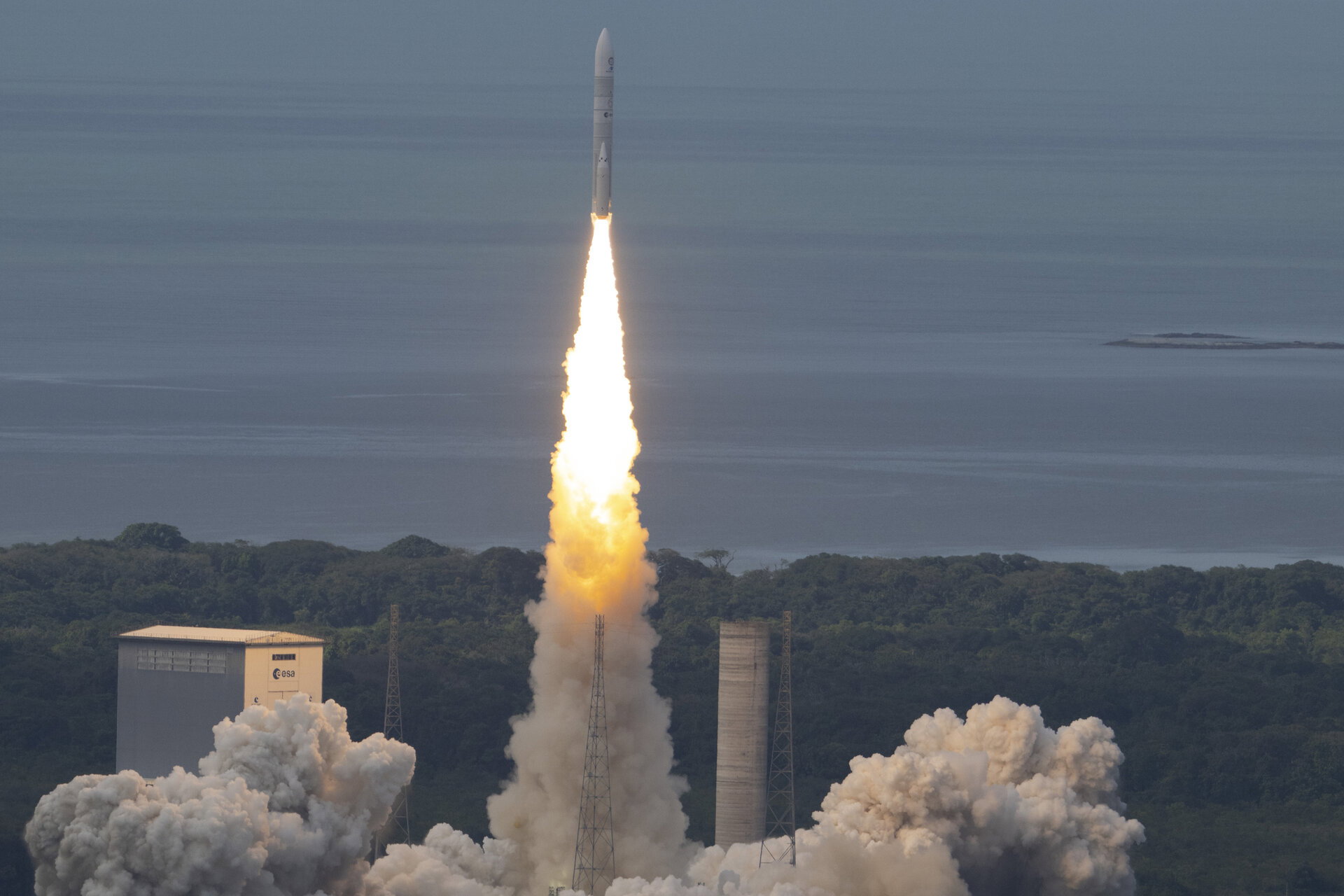 Nowa europejska rakieta Ariane 6 zadebiutowała w pięknym stylu! Czy może być konkurencją dla Falcona 9 SpaceX?