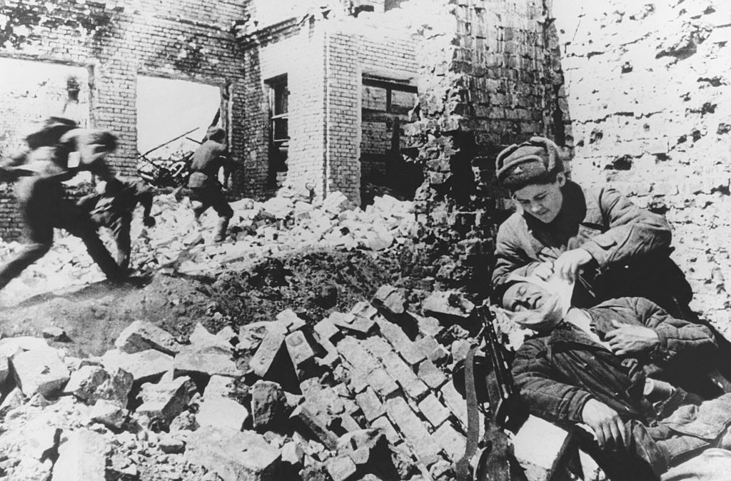 W bitwie o Stalingrad zginęło 2 mln ludzi. Krwawa batalia odmieniła losy II wojny światowej (fot. Keystone-France/Gamma-Keystone via Getty Images)