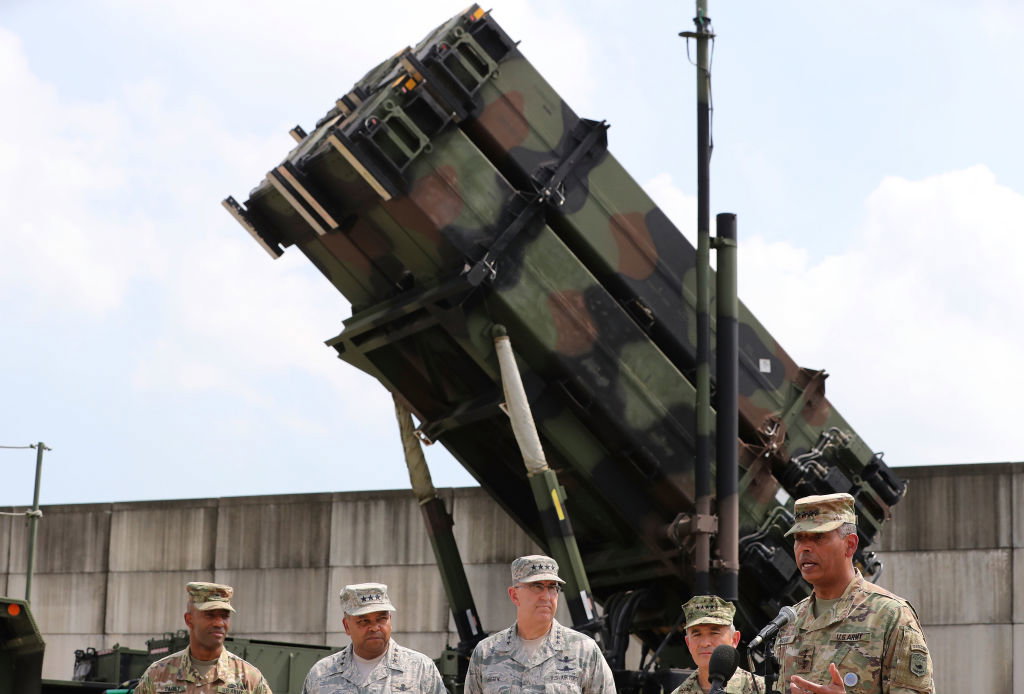 Czy ziemskie wojny przeniosą się w kosmos? Dowództwo armii USA chce szkolić „kosmicznych” żołnierzy (fot. Lee Jin-Man-Pool/Getty Images)