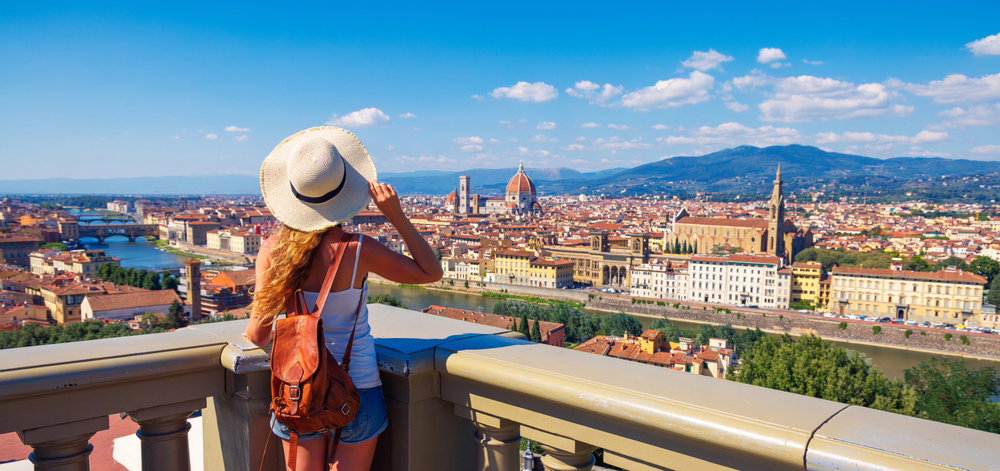 Florencja latem bez wątpienia jest piękna. Bywa też głośna, upalna, czasami męcząca (fot. Shutterstock)