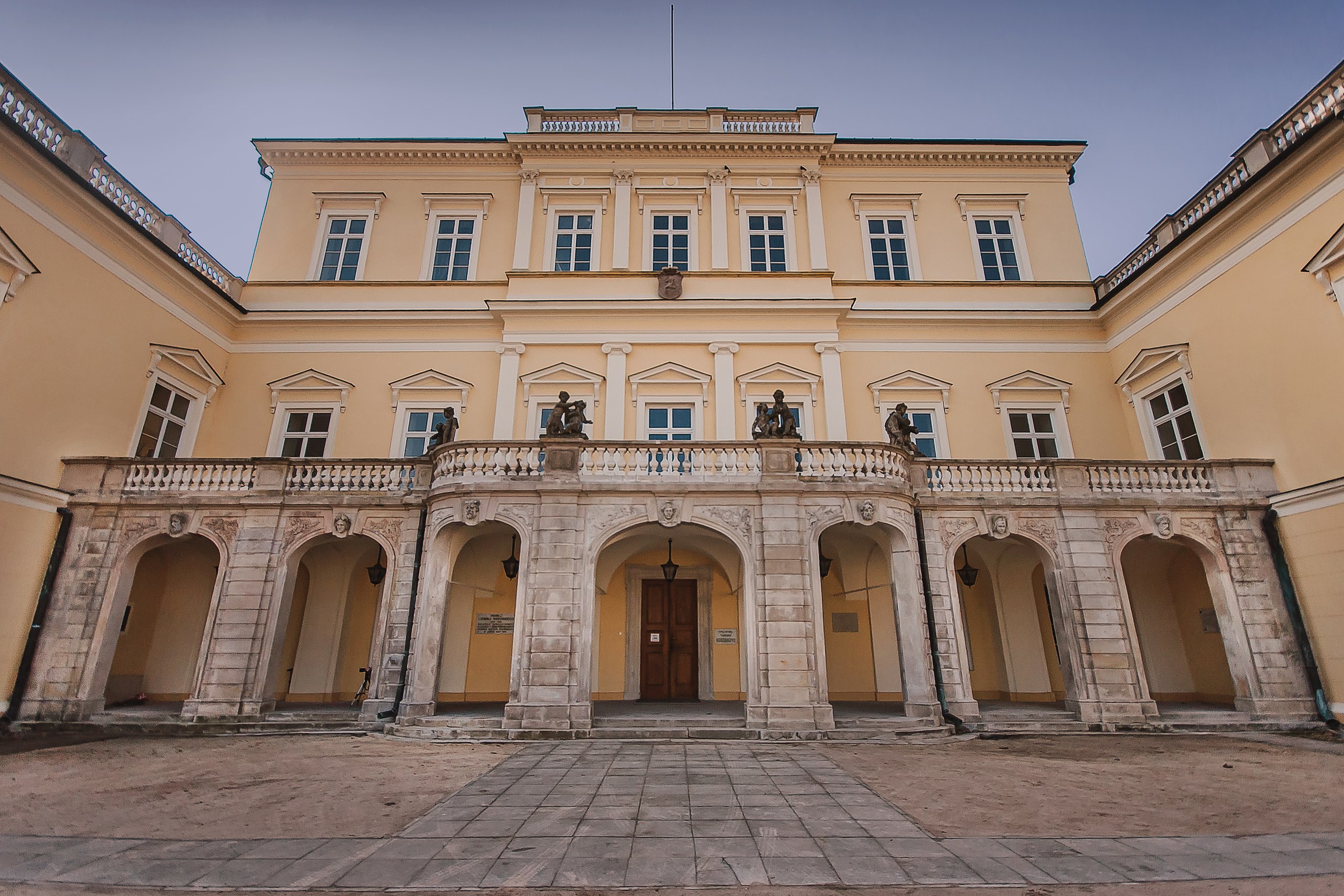 Największe pałace I Rzeczpospolitej. Kiedyś świadczyły o potędze, dziś często są tylko ruinami (fot. Aneta Pawska, Wikimedia Commons, CC-BY-SA-4.0)