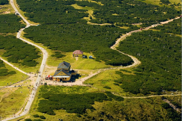 Schronisko Dom Śląski położone na wys. 1400 m n.p.m.