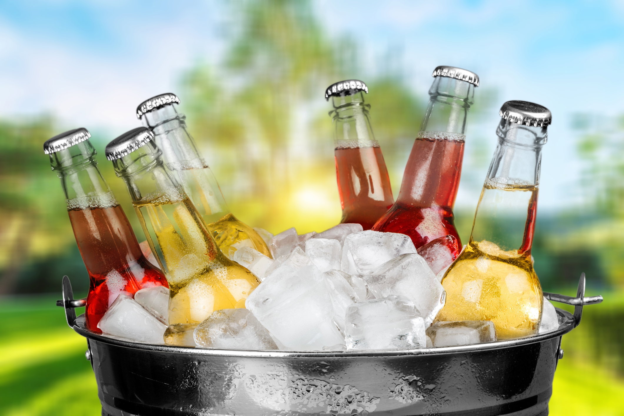 Temperatura ma znaczenie. Badacze odkryli, dlaczego ciepły alkohol smakuje, jakby zawierał więcej procentów od chłodnego