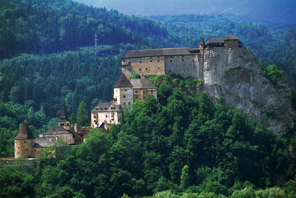 Orava Zamek Orawski – zamek z horroru, którym władali (chwilowo) Polacy/Fot. DEA/C. SAPPA/Contributor via Shutterstock