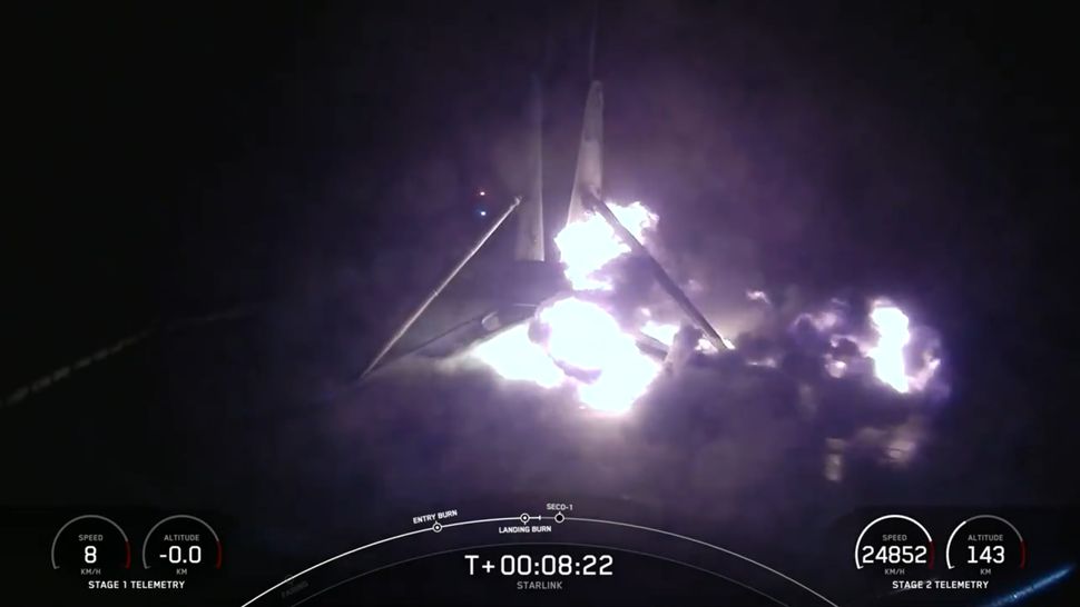 Rakieta Falcon 9 staje w płomieniach tuż po lądowaniu / fot. SpaceX
