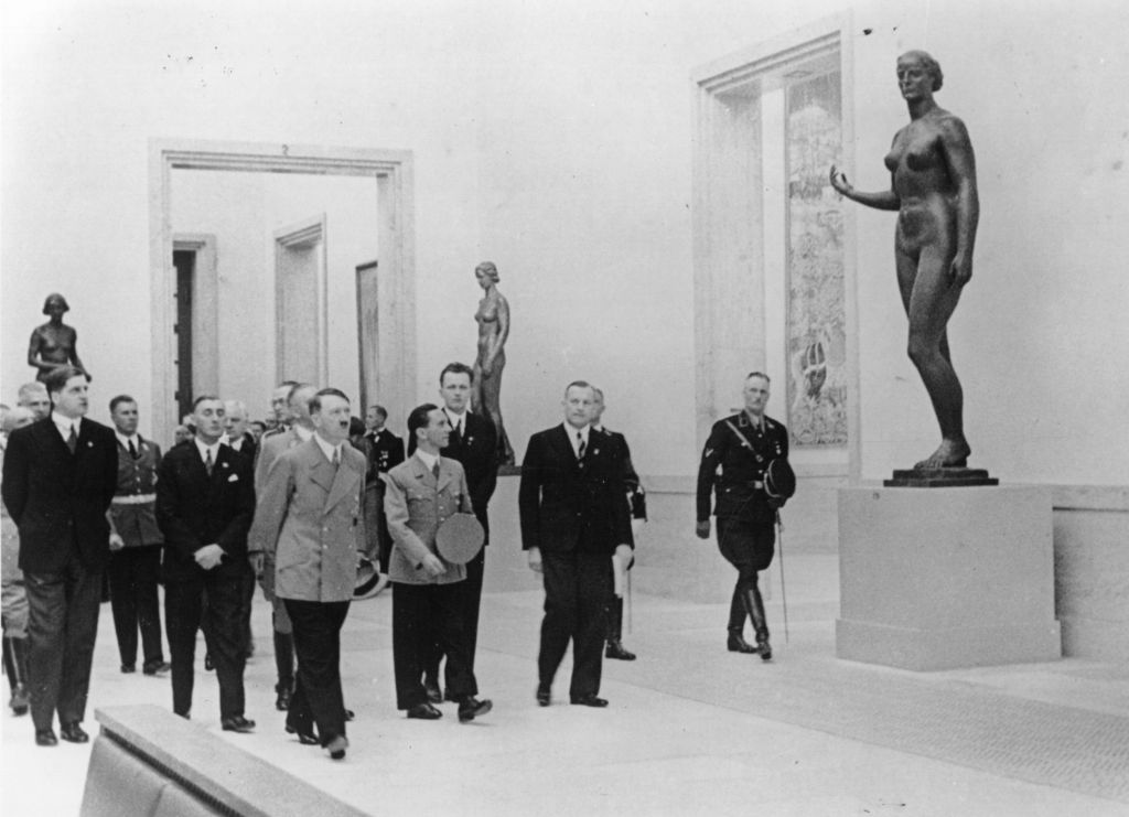 Muzeum upamiętniające Hitlera miało być otwarte w 1950 roku. Po to naziści zrabowali tysiące zabytków/Fot. Keystone / Staff / Getty Images