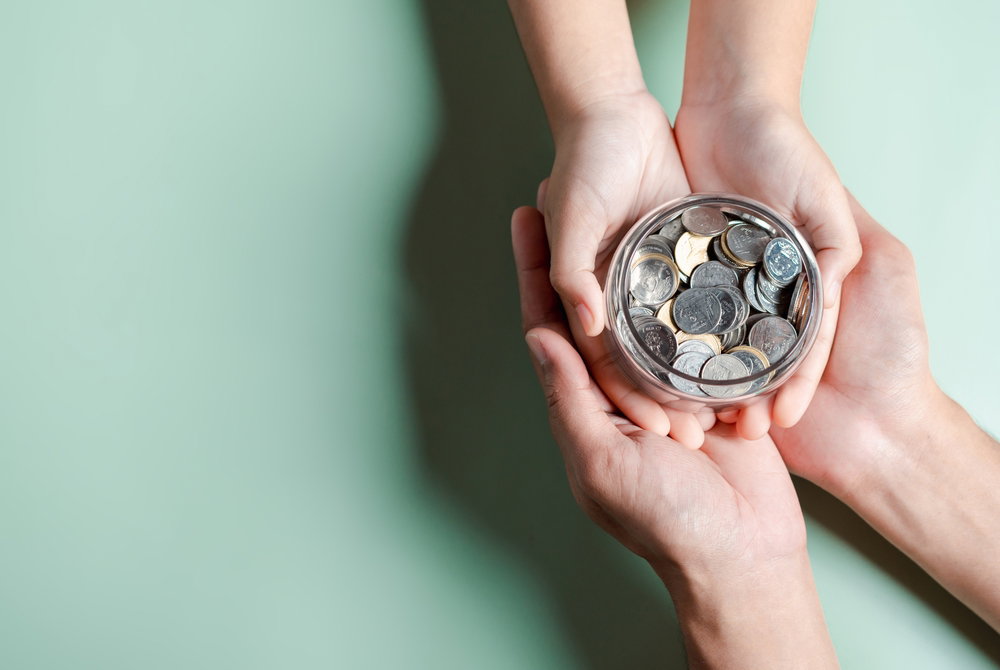 Pieniądze nie dają ci szczęścia? Przestań je wydawać tylko na własne potrzeby – radzą naukowcy