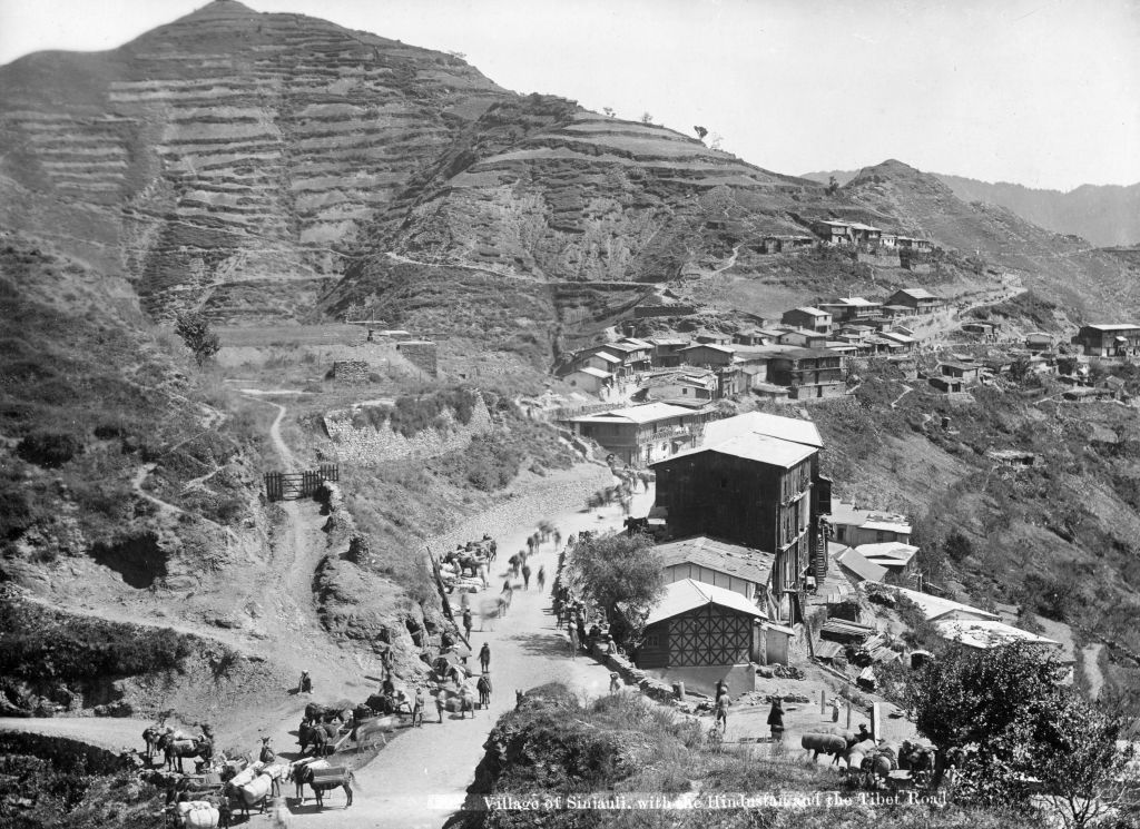 Sinauli village, with the Hindustan and the Tibet roads, Simla, India, early 20th century.