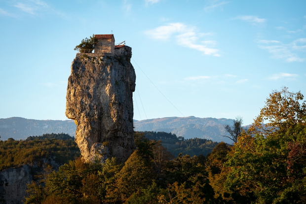 Filar Katskhi, Gruzja