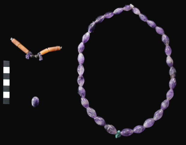 Naszyjnik i amulet