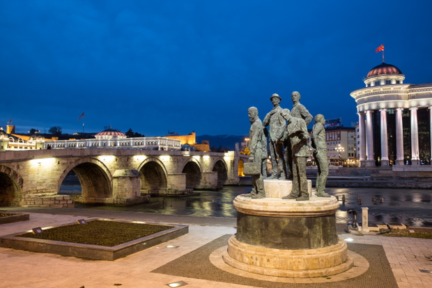 Skopje wieczorową porą
