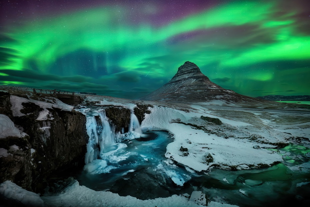 Zorza nad górą Kirkjufell