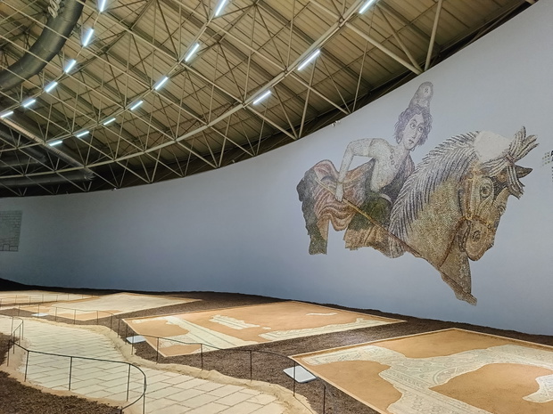 Muzeum Mozaik. Wrażenie robią nie tylko ruiny, ale sama forma ekspozycji