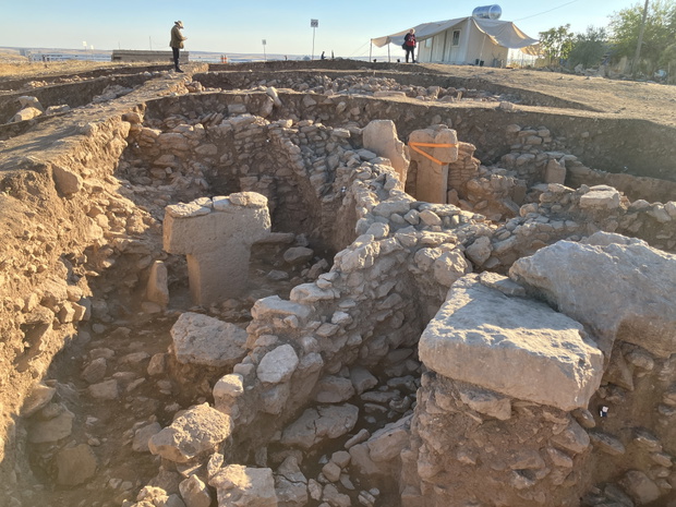 Göbeklitepe nie jest wyjątkowe. T-kształtne filary odkryto też np. w Sayburç