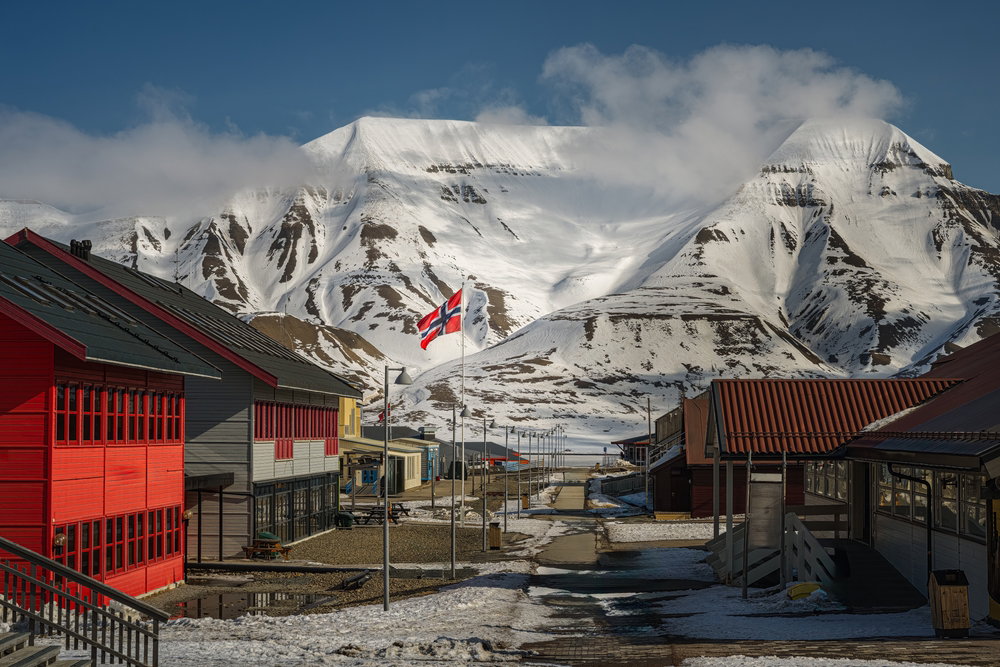 Longyearbyen to najdalej wysunięte na północ miasto. Niewielka osada skrywa sporo atrakcji