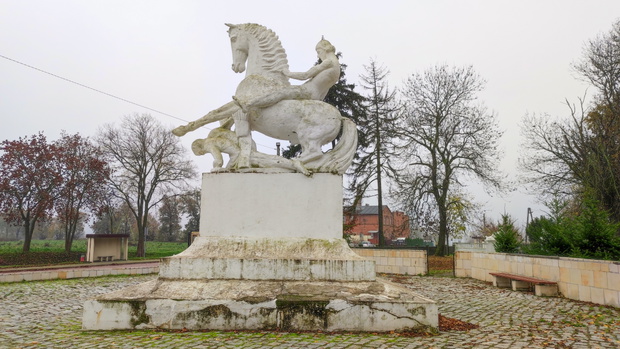 Pomnik Leszka Białego w Marcinkowie Górnym