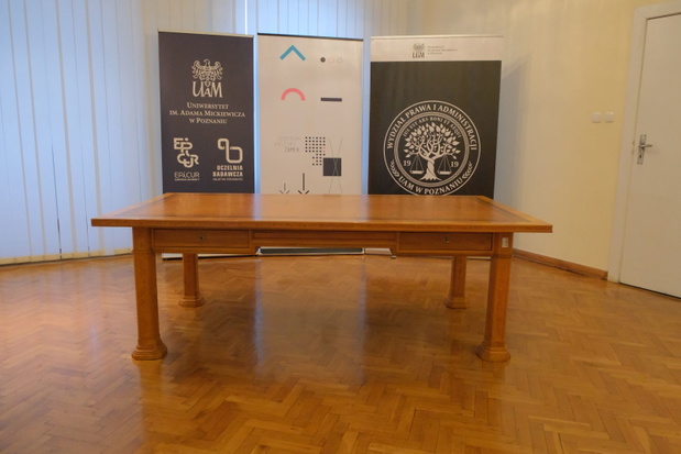 Stół wykonano w czasie II wojny światowej zapewne na terenie dzisiejszej Wielkopolski lub Ziemi Łódzkiej, czyli w ówczesnym Kraju Warty