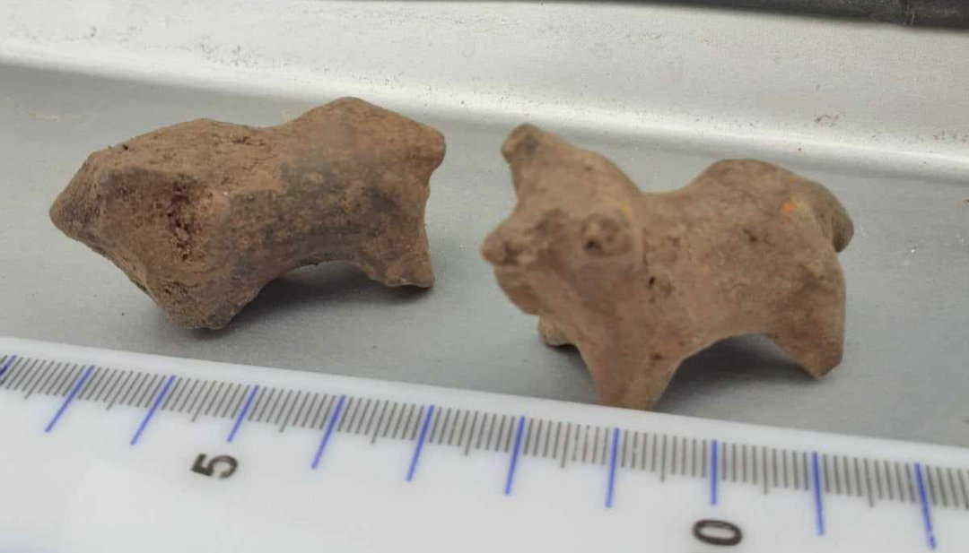 clay-figurines-bulls