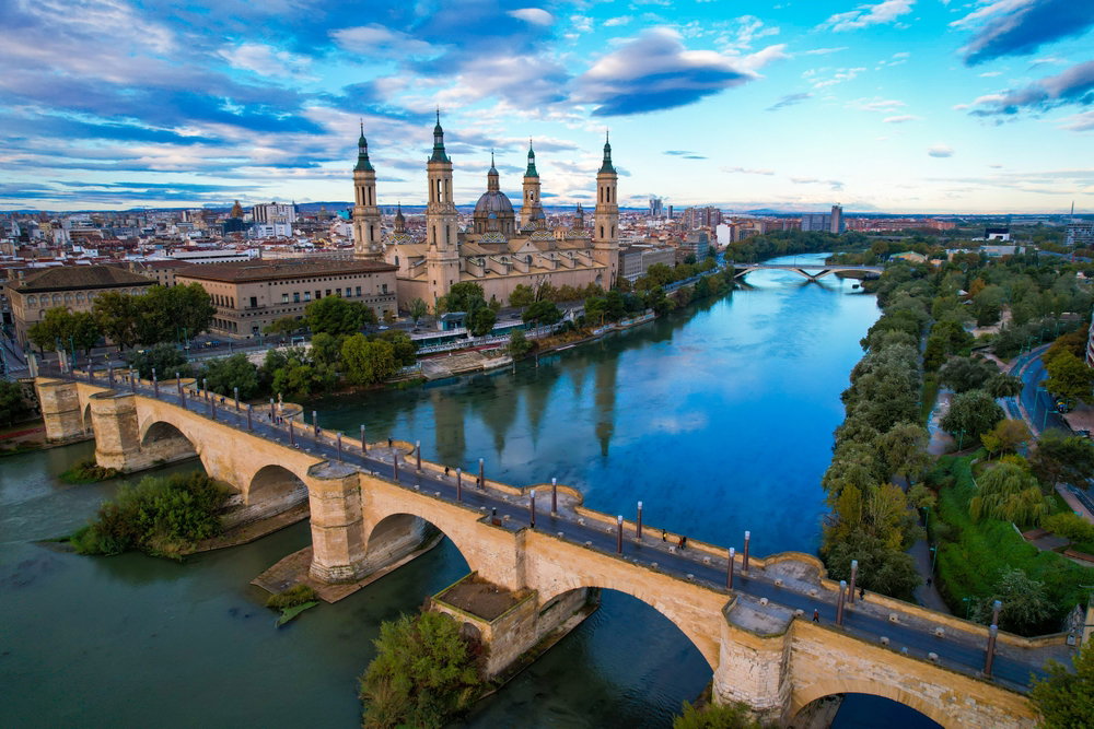 Saragossa to miasto o bogatej historii. Skrywa wiele atrakcji
