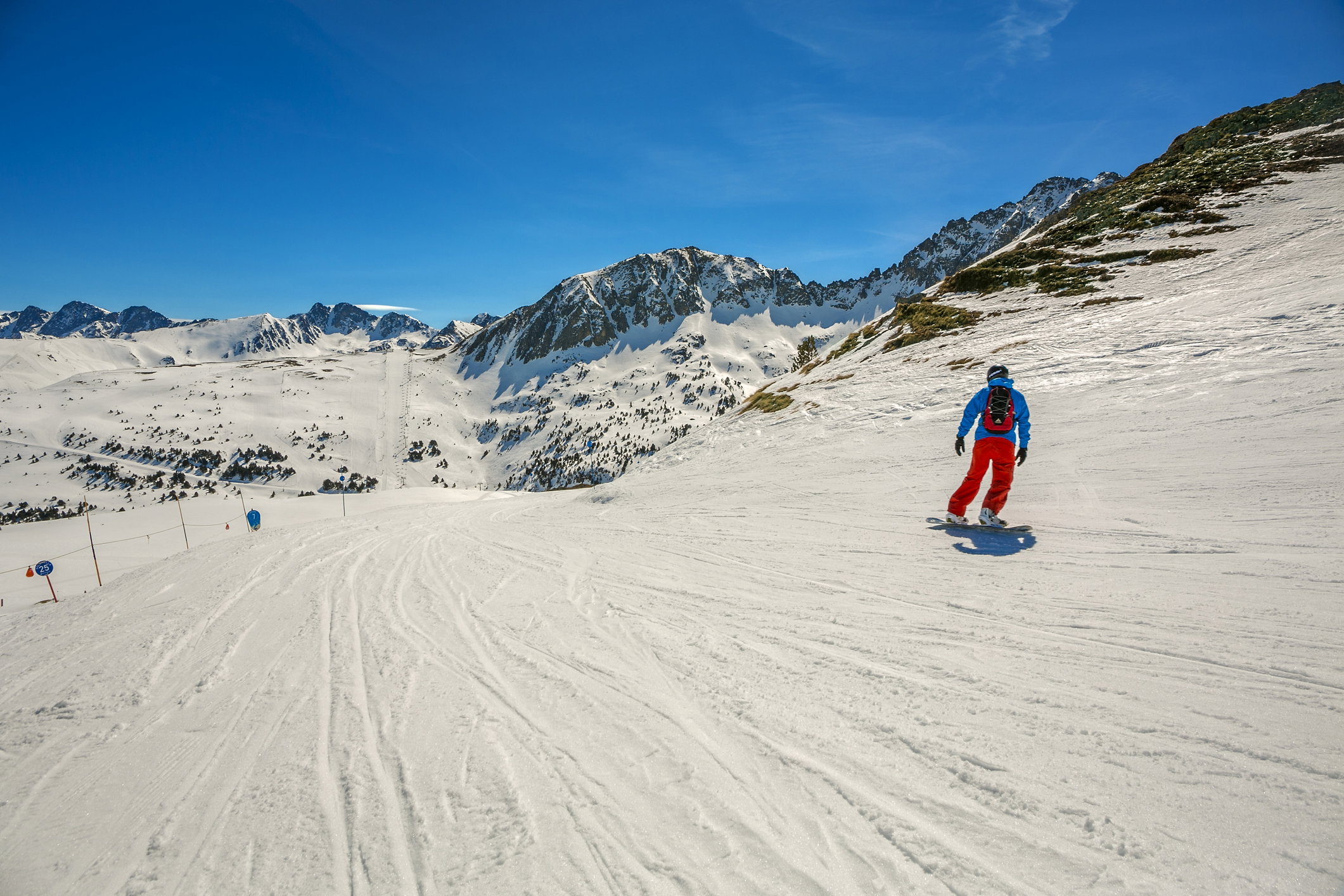 Gdzie jechać na narty w Andorze? – pomysły na udany wyjazd na narty (fot. Getty Images)