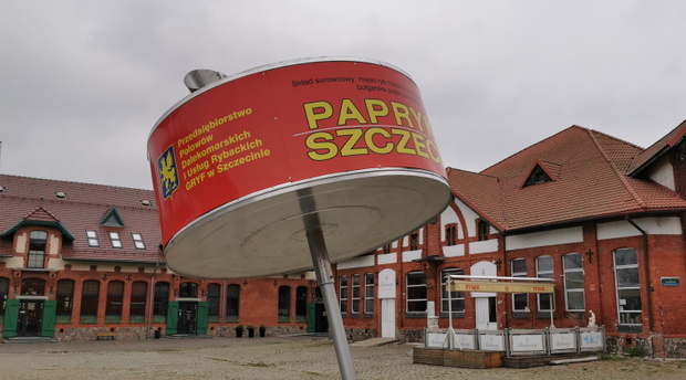 Pomnik paprykarza to jedna z najbardziej kontrowersyjnych instalacji. Ma tyle samo zwolenników, co przeciwników