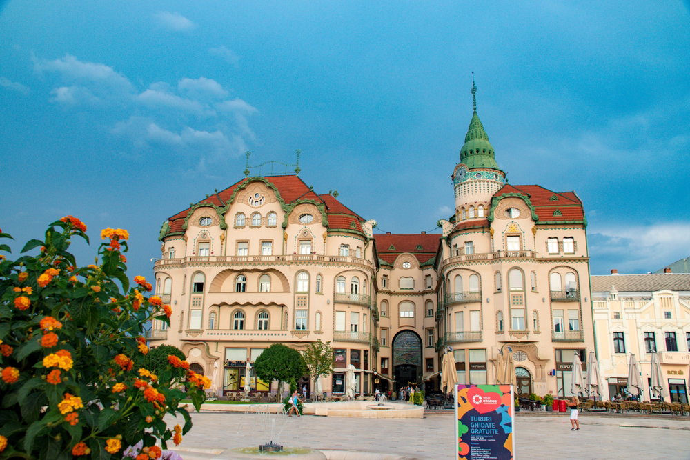 Oradea to jedno z najpiękniejszych miast w Rumunii. Zachwyca zwłaszcza architekturą