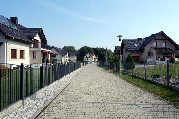 Tak wygląda ulica Rzeczna w przeniesionej miejscowości Nieboczowy